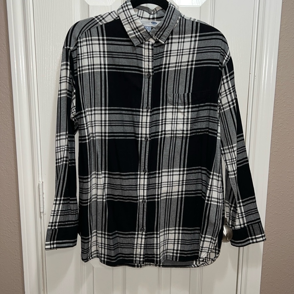 Old Navy Blk & Wht Plaid Shirt “The Boyfriend Shirt” Size Medium